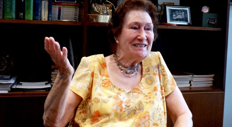 Ana María Lajusticia en su despacho. Fallece a los 100 años de edad.